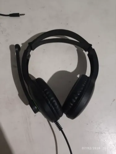 Fone gamer com microfone