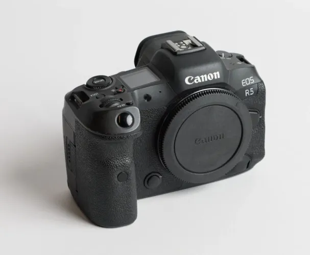Camera Canon Mirroles R5 full frame