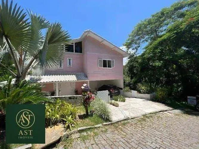 AST IMÓVEIS VENDE casa de alto padrão Ubá V com 4 quartos e área de lazer privativa