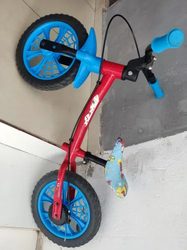 Bike sem pedal para os primeiros momentos