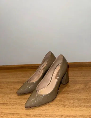 Scarpin bege Jorge Bischoff 37