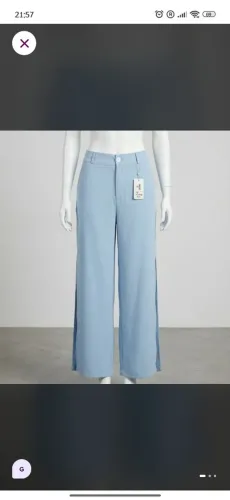 Calça azul claro aberta nas lateral nova ,