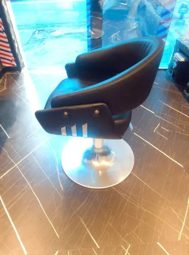 Cadeira de cabeleireiro semi nova 800,00 reais
