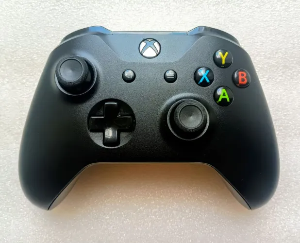 Controle Xbox one S original td funcionando normalmente