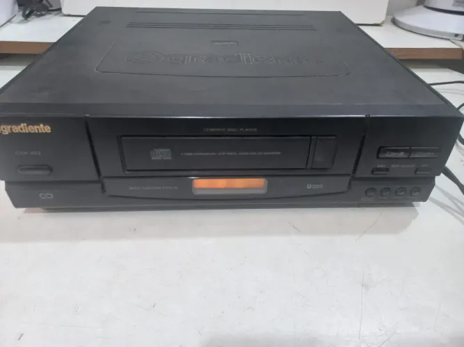 Antigo gradiente disc player CDP-AT2 no estado lê a descrição 