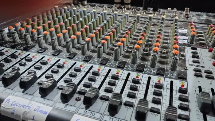 Mesa de som Behringer xenyx 2442 USB