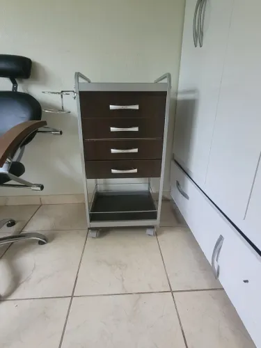 Carrinho auxiliar profissional para salão - 4 gavetas