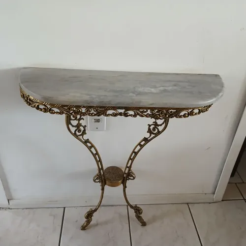 aparador de ferro envelhecido