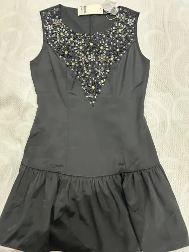Vestido preto com detalhe pedrarias NOVO