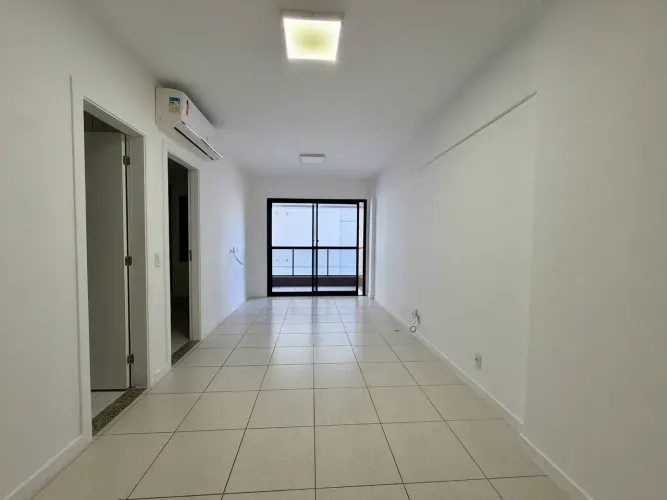 Apartamento 1/4 e sala, lavabo, 55m², 1 vaga, Caminho das Árvores