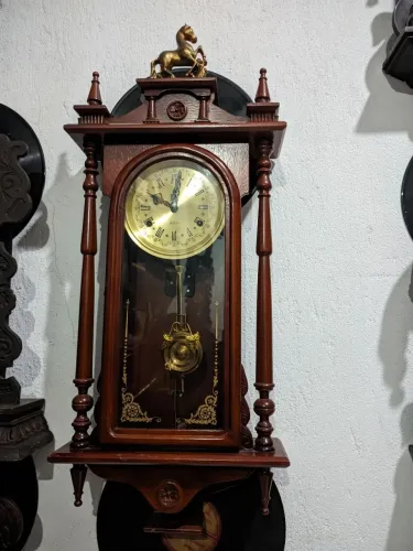 Relógio antigo da marca Astro cordas para 30 dias 