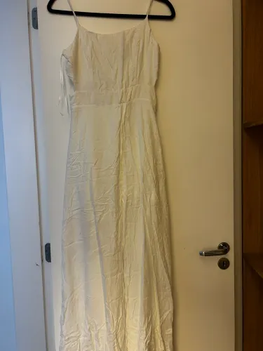 Vestido branco youcom com fenda