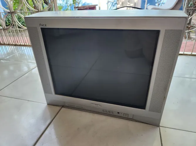 TV TOSHIBA 21 POLEGADAS TUBO - ESPECIAL PARA JOGAR