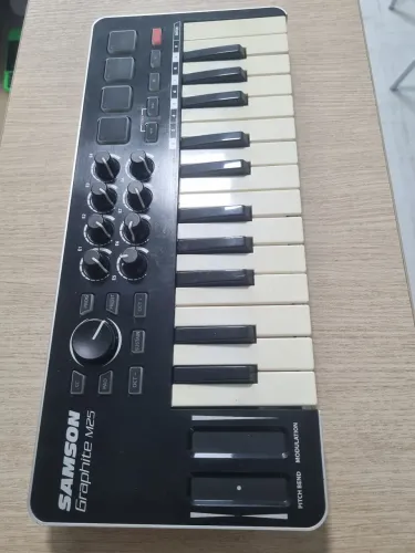 Teclado controlador Samson Graphite M25