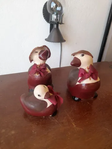 Trio de patinhos de cerâmica para decoração