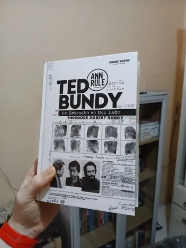 Livro Darkside Ted Bundy: Um Estranho ao Meu Lado - Lacrado