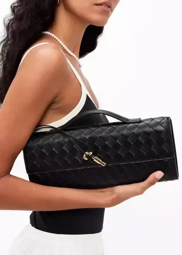 bolsa clutch em couro legítimo preto trançado modelo andiamo italiana da Bottega veneta 