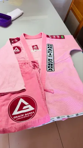 Kimono Rosa Bebê edição ilimitada da Gracie Barra A1