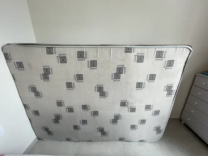 Cama Box semi nova (pouco tempo de uso) 