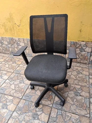 Cadeira de Escritório em Excelente Estado, com pouco tempo de uso