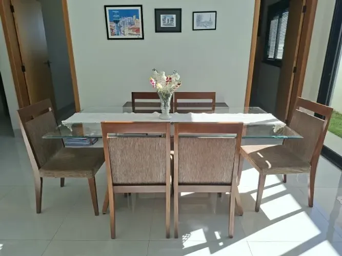 Mesa de jantar com 6 cadeiras
