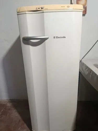 Geladeira Electrolux RE 28