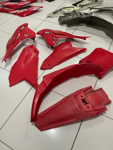 Vendo carenagem CRF 230 usada porém conservada retirada jangurussu