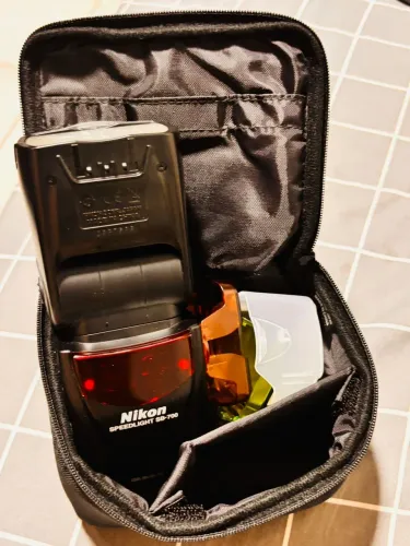 Flash Sb 700