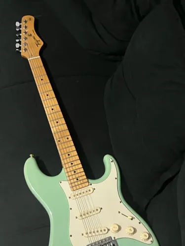 Guitarra Tagima strato