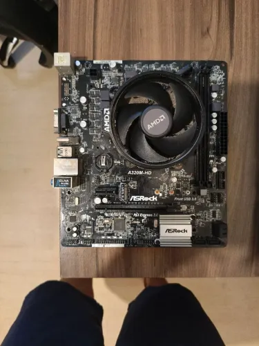 Processador Ryzen 3 3200g 4/4 + Placa mãe A320M-HD