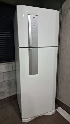 Geladeira eletrolux DF52 - COM DEFEITO