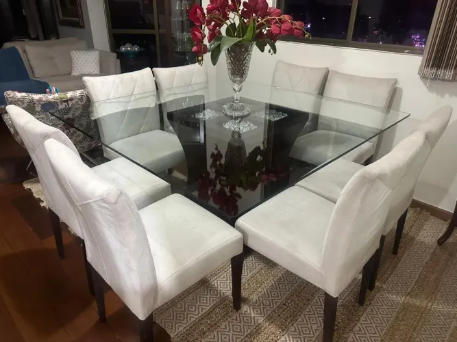 Mesa de vidro com 8 lugares