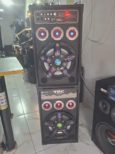 Vendo cxs de som ótimo estado tudo funcionando idea igreja e bares entrada para mic inst
