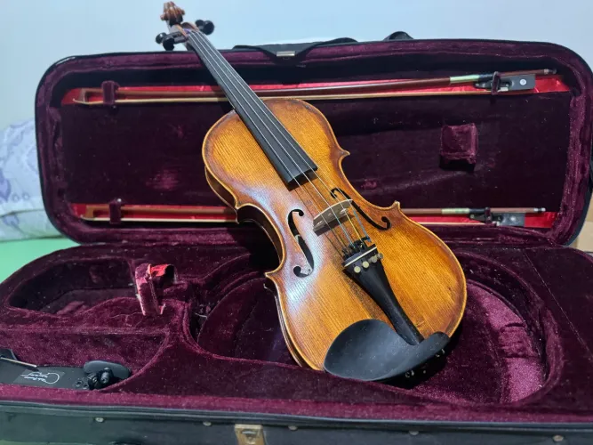 Viola de arco cor fosca, impecável , único dono 