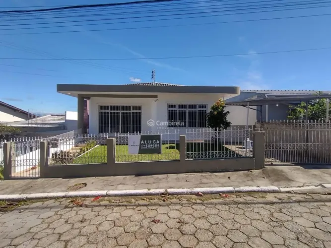 Casa residencial para locação com 3 dormitórios no bairro Capoeiras, Florianópolis/SC