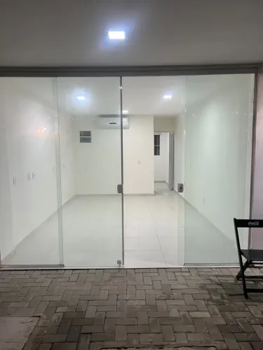 PRAIA DO FRANCÊS!!SALA NO CORREDOR VERDE!! APENAS 2.200,00