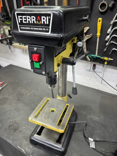 Furadeira de bancada 110v pouco uso