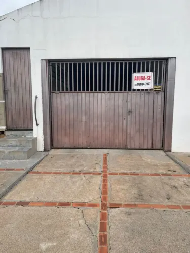 Alugo casa