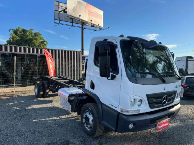 Mercedes Benz Accelo 1016 4X2 2022.