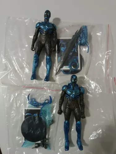 McFarlane Toys - Blue Beatle e Blue Beatle Battle Mode