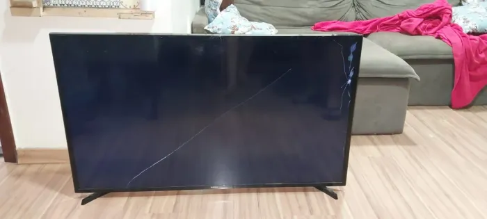 Smart 49 " com tela quebrada
