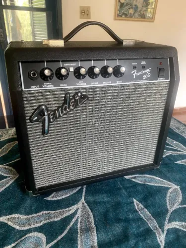 AMPLIFICADOR FENDER FRONTMAN 20G
