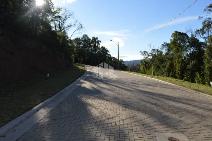 Terreno em loteamento novo, 652m², próximo ao Pórtico de entrada de Gramado