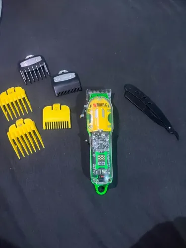 Vende-se maquininha de cabelo.