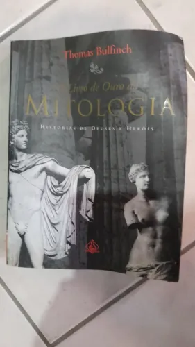 O Livro de Ouro da Mitologia