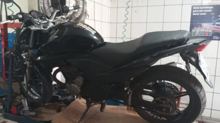 Cb300 r ano 2011/2012 a toda prova