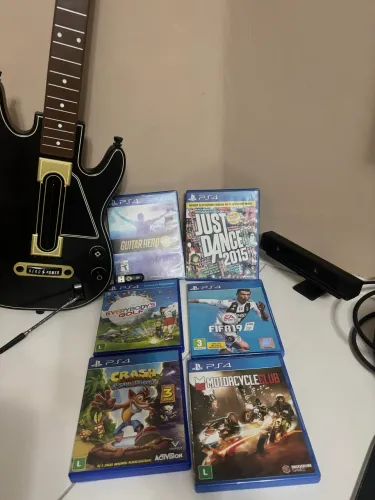 guitarra, câmera e jogos playstation