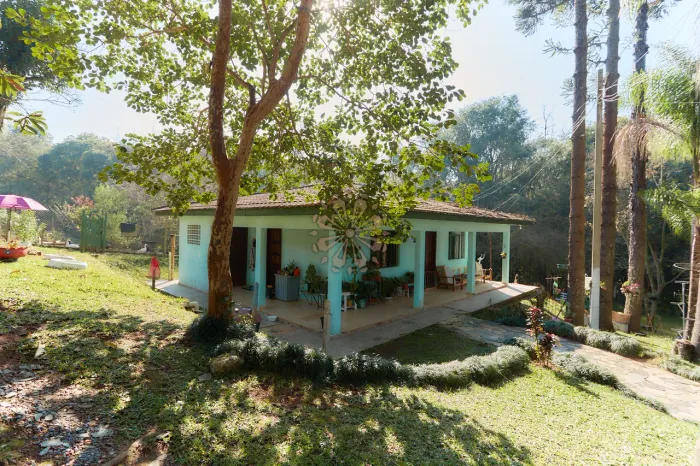 Chácara com 48.400 m² e Nascente