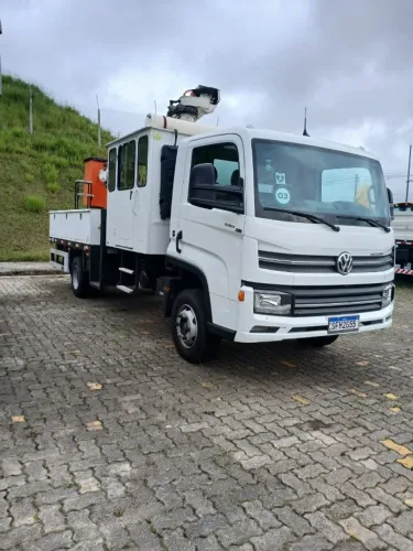 VW 11 180 com Cesto Aéreo 10Mt  com isolamento elterico e Cabine Suplementar