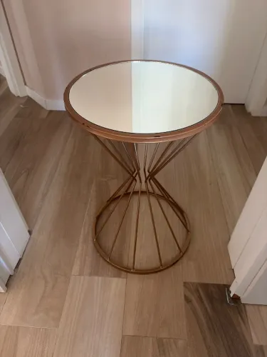 Mesa de canto com espelho